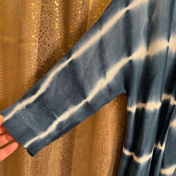 Torrid Blue White Super Soft Knit Cardigan Dolman Sleeve 0 Large/12 - Picture 4 of 9